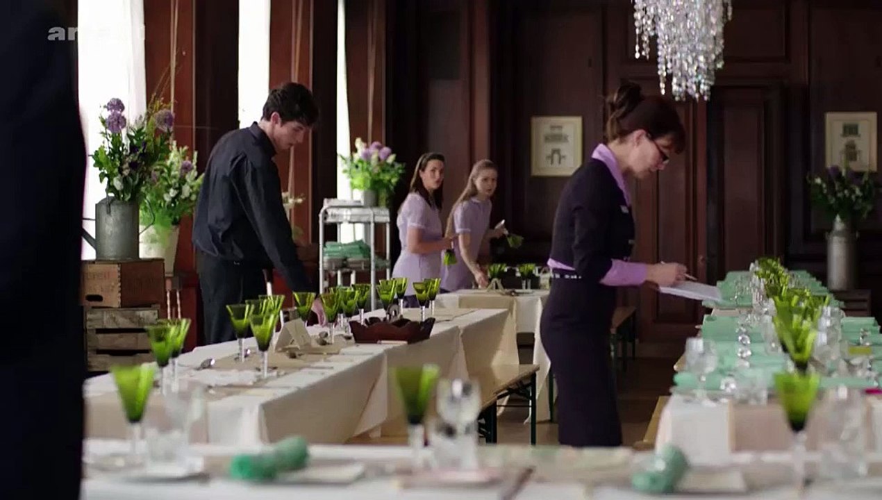 Halb so alt wie sie Staffel 1 Folge 1 HD Deutsch