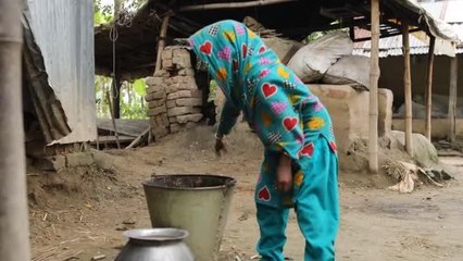 Bangladeş'te yaşayan 96,5 santimetre boyundaki Masura Begum