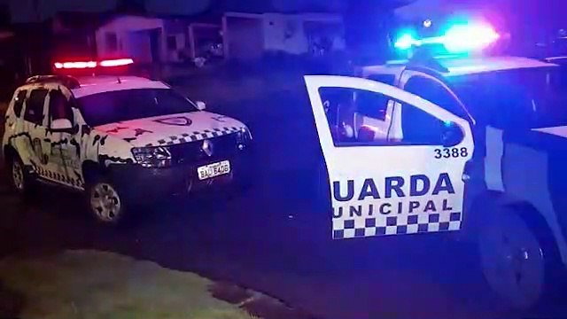 Três homens armados fogem de abordagem e são presos após colidir carro no Santa Cruz