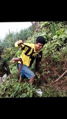 Mancing di tebing Dapat belut laut