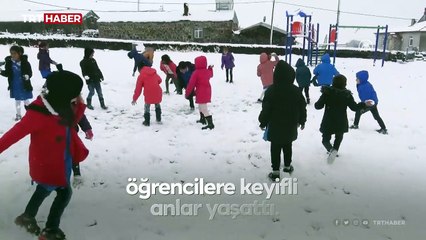Kars beyaza büründü, öğrenciler keyifli anlar yaşadı