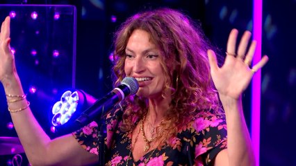 Aurelie SAADA interprète " Tunisie " dans le Grand Studio RTL