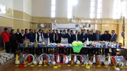 Hakkari haberleri! Yüksekova'daki okullara 350 bin TL değerinde spor malzemesi desteği