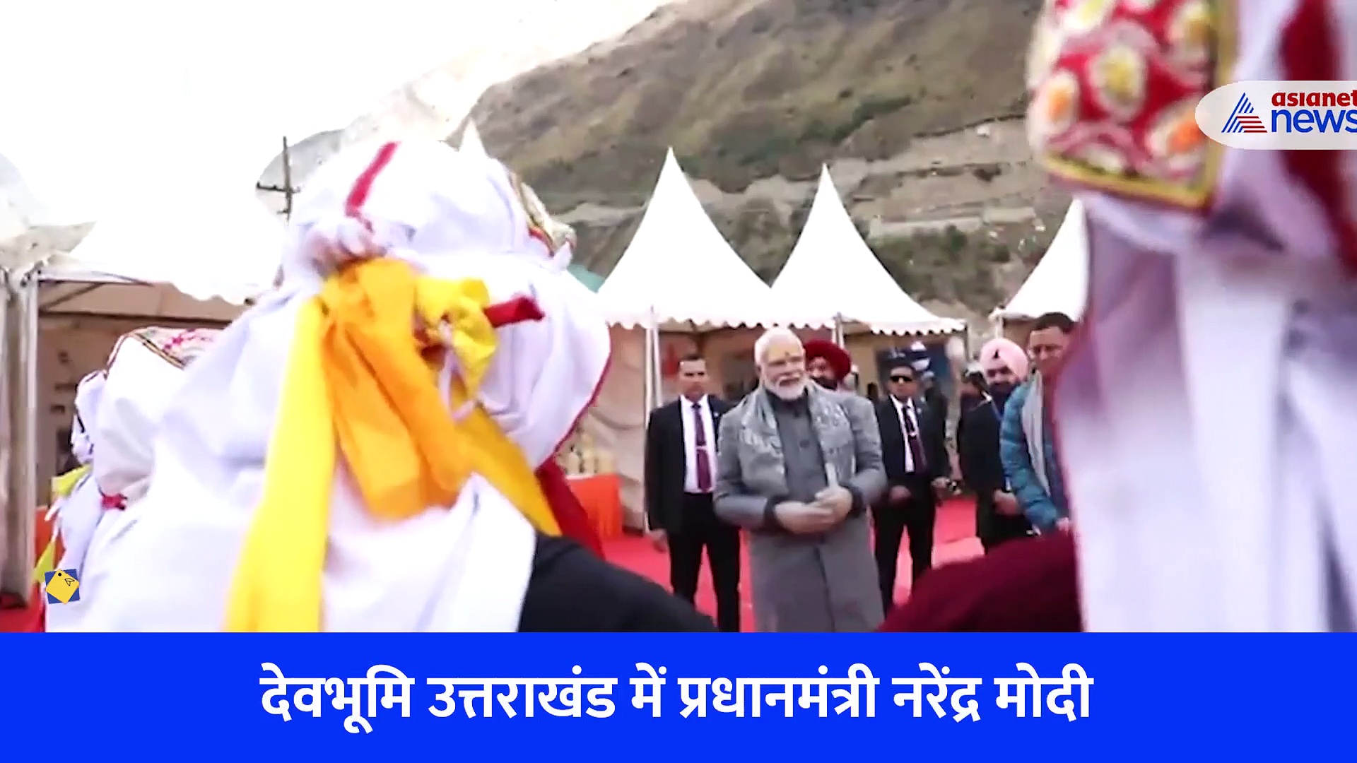 महिलाओं का अंदाज देख खुश हुए PM Modi, Video में देखें कैसे खड़े होकर बजाते रहे तालियां