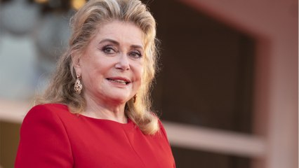 GALA VIDÉO - Catherine Deneuve a 79 ans : que deviennent ses cinq petits-enfants ?