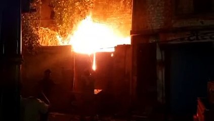 दो दर्जन से अधिक स्थानों पर लगी आग