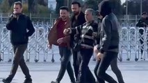Adliye önünde ‘Erdoğan hırsız’ diye bağıran bir kişi gözaltına alındı