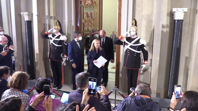 Governo, la neo-premier Meloni legge la lista dei ministri