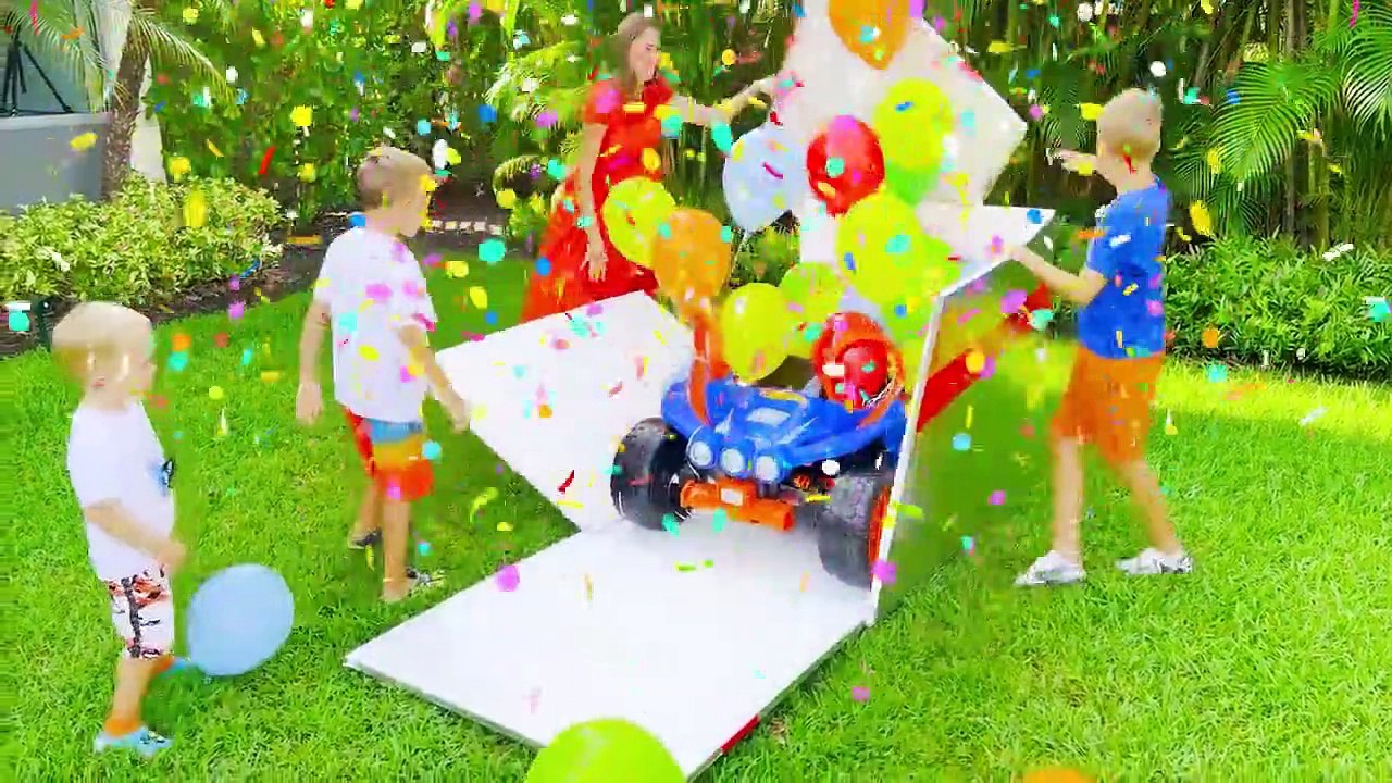 عيد ميلاد سعيد كريس! حفلة عيد ميلاد للأطفال على متن يخت مع زحليقة - - Vlad and Niki Arabic youtube videos 2022