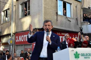 Davutoğlu, "Biz milletle beraberiz" deyince, arka sıralardan gelen ses ortalığı karıştırdı! Partililer ve polis anında müdahale etti