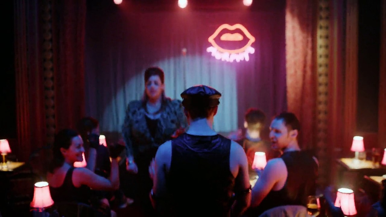 Bonding - Se2 - Ep02 - Dog Days HD Watch HD Deutsch