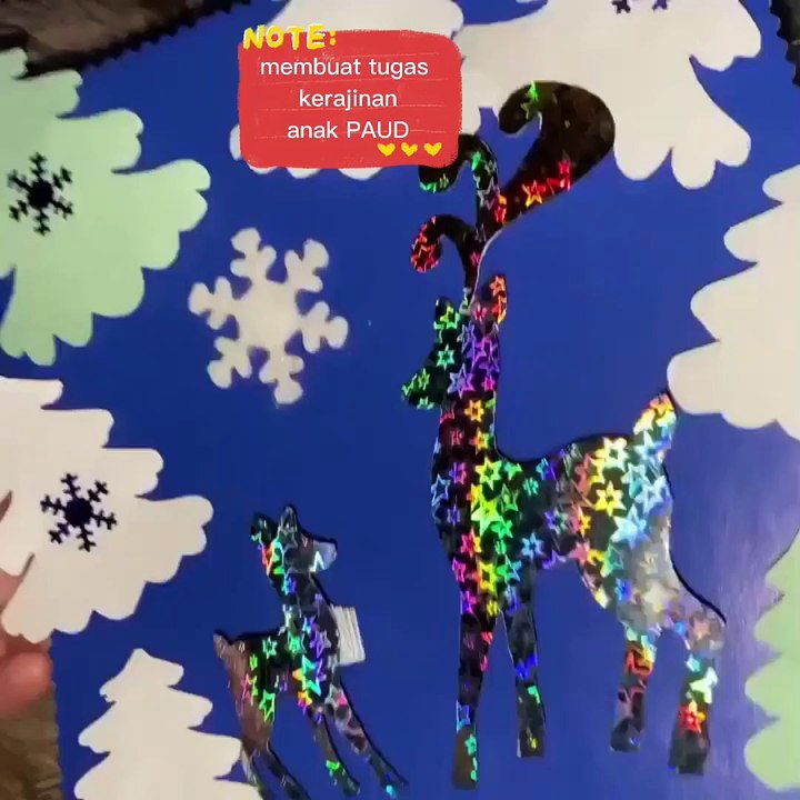 Membuat kerajinan anak PAUD