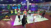 El sensual baile de Karina y Chavana