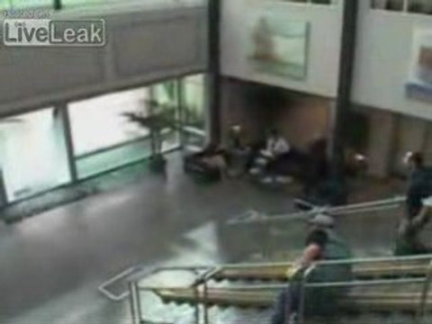 Régis démenage une bobine de cable