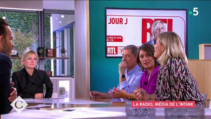 GALA VIDÉO - “On ne m’a jamais regardée comme ça !” : Anne-Elisabeth Lemoine gênée par Yves Calvi
