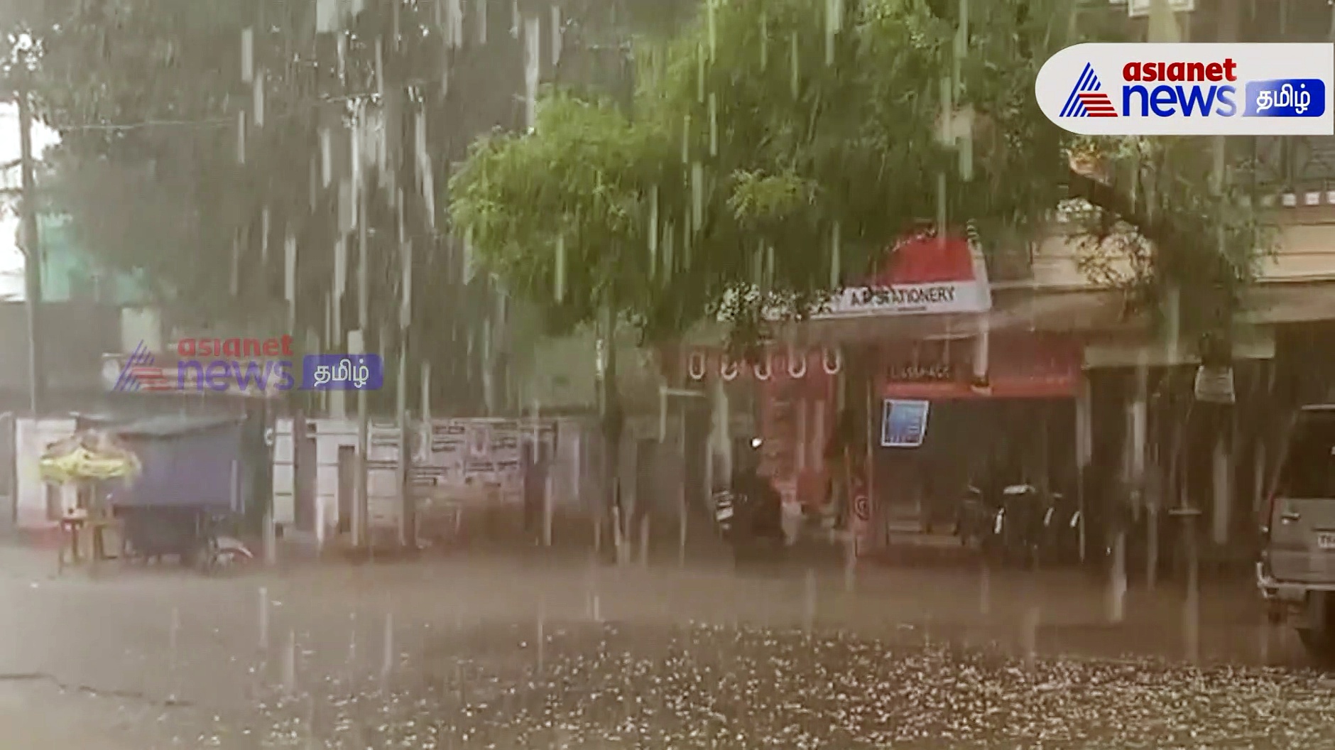 திருச்சியில் கொட்டி தீர்த்த மழை; தீபாவளியை முன்னிட்டு கடைக்கு செல்ல முடியாமல் மக்கள் அவதி!! 