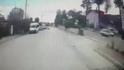 Halk otobüsü ile otomobilin karıştığı kazaya ait yeni görüntüler ortaya çıktı