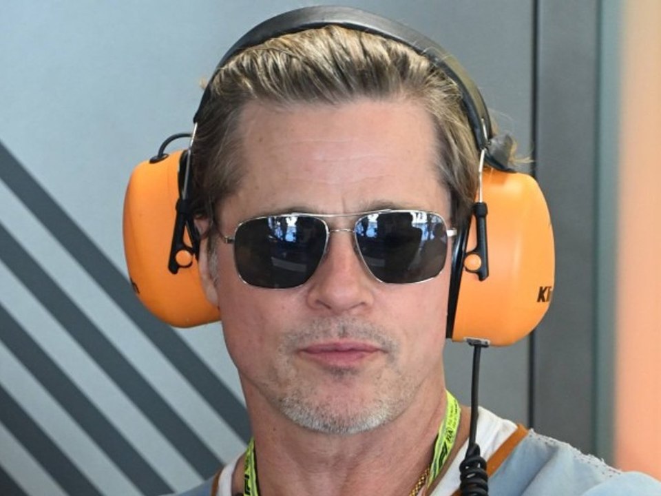 Mit Kopfhörern im Rennstall: Brad Pitt schaut bei Formel 1 vorbei