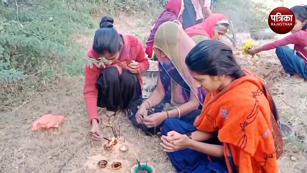 VIDEO : ऐसा हुआ कि भोर होते ही महिलाएं​ निकली घर से और बरस गया धन