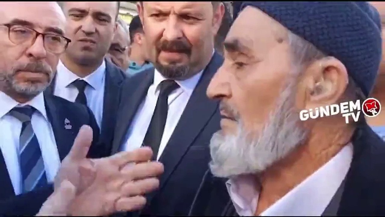 Özdağ kendisine ucube diyen vatandaşla tartıştı