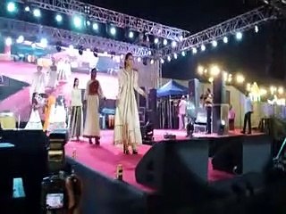 Télécharger la video: Fashion show : बच्चों ने रैंप पर बिखेरा जलवा तो साकार हुई राजस्थानी संस्कृति