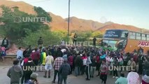 peleas en la carretera a Camiri entre bloqueadores y transportistas