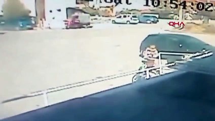 Küçük çocuk ağır yaralandı! Başıboş köpekler fail, köpekperestler azmettirici, sponsor Batı, seyirci belediyeler ve hükümet!