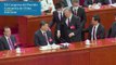 El expresidente chino Hu Jintao es escoltado del Congreso del Partido Comunista