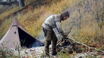 3 days solo bushcraft - canvas tent, cooking on hot stone, adjustable pot hanger