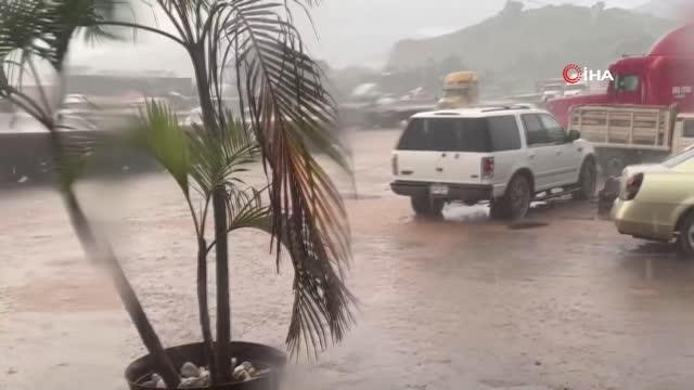 Roslyn Kasırgası Meksika'ya yaklaşıyor