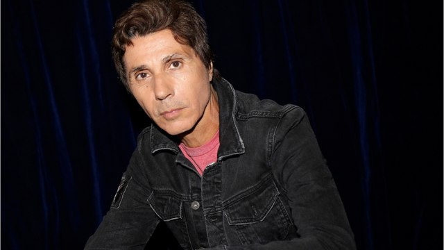 GALA VIDEO - Jean-Luc Lahaye accusé de viols sur mineures : le chanteur interdit de concert