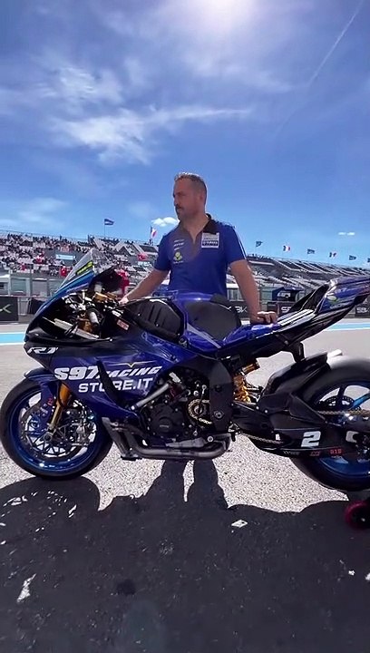 Yamaha R1 M Warm Up