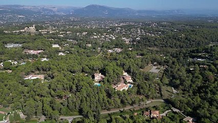 Survol de la maison de Mohammed Al Thani à Mouans-Sartoux.