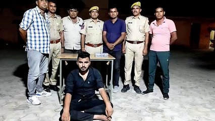 ग्राहक बन युवक को बुलाया, पिस्तौल व जिंदा कारतूस मिले