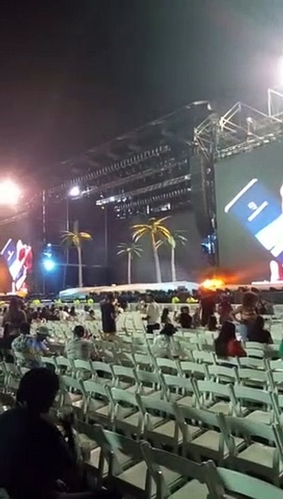 Poco a poco público vuelve abarrotar concierto Bad Bunny