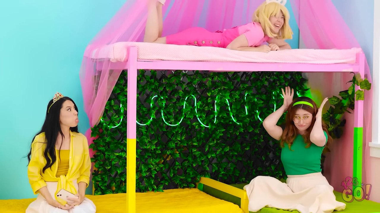 WE BUILD A BUNK BED FOR TRIPLES | One Color Challenge 24 Hours! DIY Hacks for Secret Room by 123 GO!