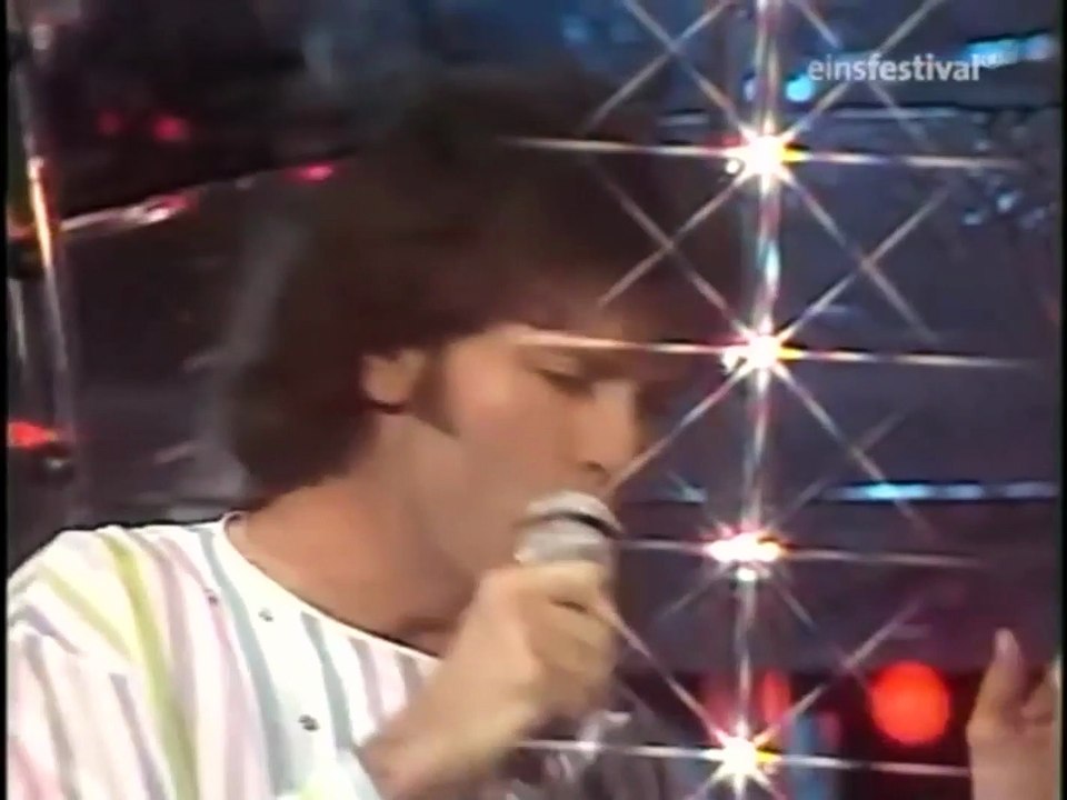 IT HAS TO BE ME IT HAS TO BE YOU by Cliff Richard - live performance 1982 + lyrics