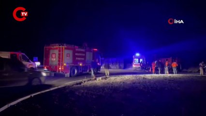 Kars'ta midibüsle tır çarpıştı, 2'si ağır 14 kişi yaralandı