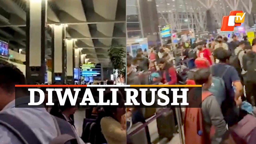 Huge Crowd In Bengaluru Airport Ahead Of Diwali