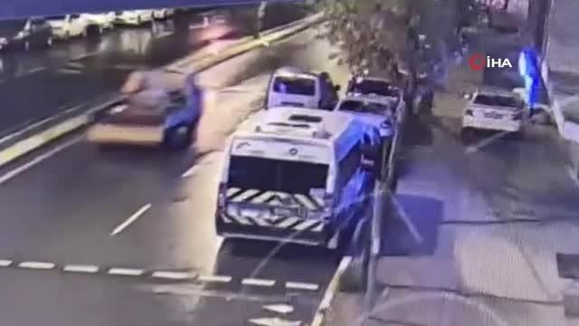 Avcılar'da hırdavat ve giyim malzemesi çalan hırsız kamerada