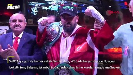 İstanbul Boğazı’ndaki boks gecesinde kazanan Serdar Avcı