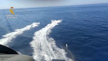 La Guardia Civil recupera un alijo de 3500 kilos de hachís en una persecución en el mar