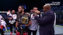 Islam Makhachev Dedikasikan Gelarnya untuk Khabib dan Abdulmanap Nurmagomedov