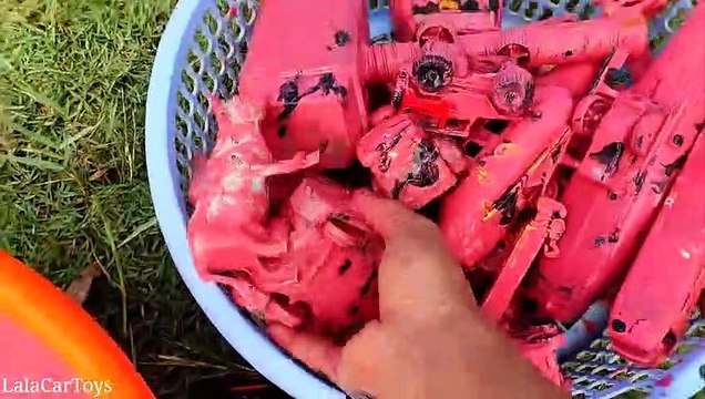 Membersihkan Mainan Mobil Mobilan, Truk Oleng, Bulldozer, Kereta Api, Mobil Balap, Beko, Tayo, Crane