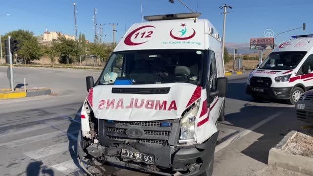 Son dakika haberleri | Ambulans ile otomobilin çarpıştığı kazada bir kişi öldü, 6 kişi yaralandı