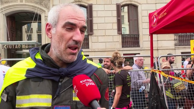 Más de 10.000 corredores participan en la Cursa de Bombers de Barcelona