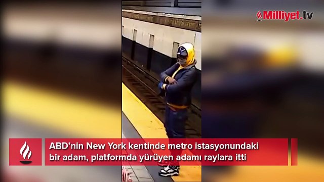 Bir anda koşup raylara itti! Metro istasyonunda dehşet