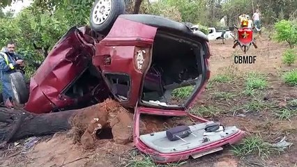 Capotagem em Planaltina mata mulher grávida e motorista