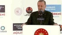 Erdoğan, verdiği müjdeden tepki alamayınca sordu: Pek memnun değiller galiba?