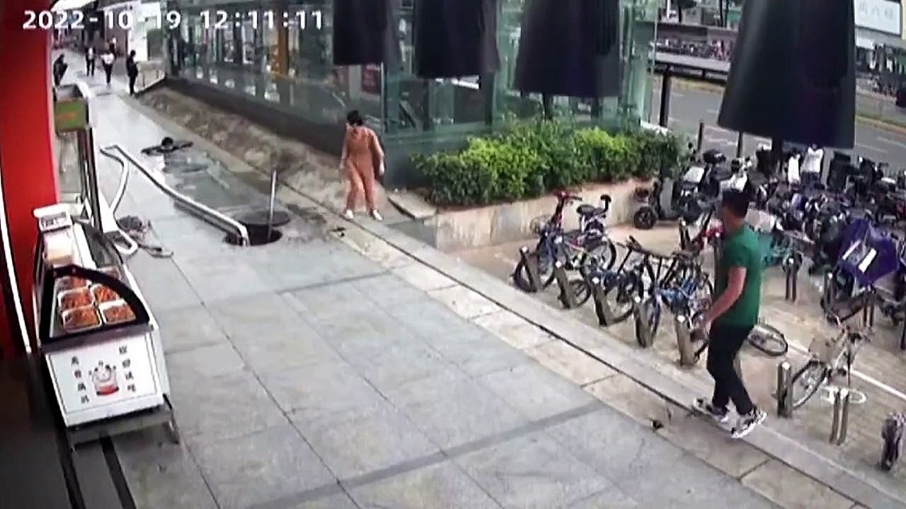 Téléphoner dans la rue : dangereux